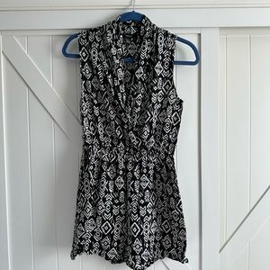 Women’s Forever 21 Short Romper – Black & White – Size Medium